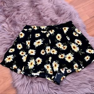 NWOT Floral Flowy high Rise Slip On Shorts